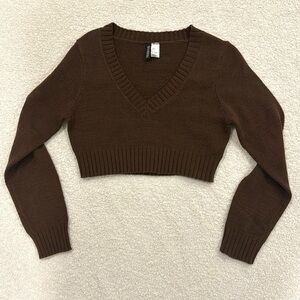 H&M - Cropped V-neck Knitted Sweater - Brown (size small)